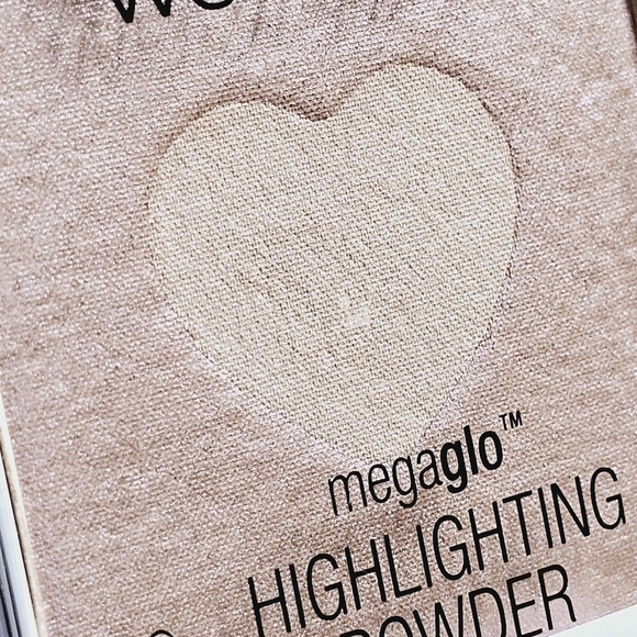 Wet n Wild The Sweetest Bling Megaglo Highlighting Powder - Picture 4 of 5